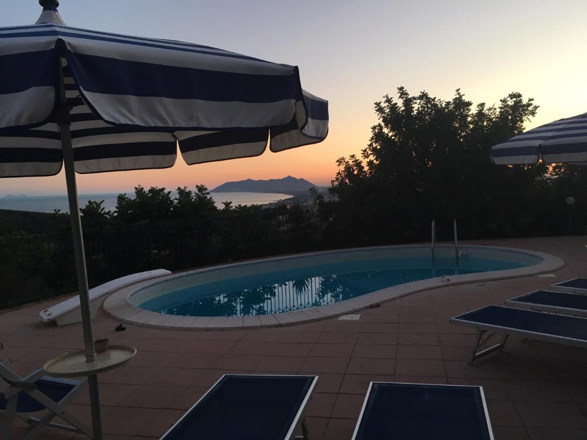 Villa "Ai Galli" แตร์ราชินา ภายนอก รูปภาพ