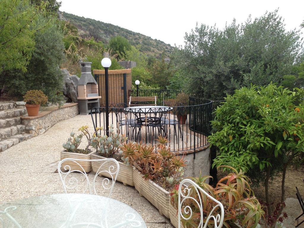 Villa "Ai Galli" แตร์ราชินา ภายนอก รูปภาพ