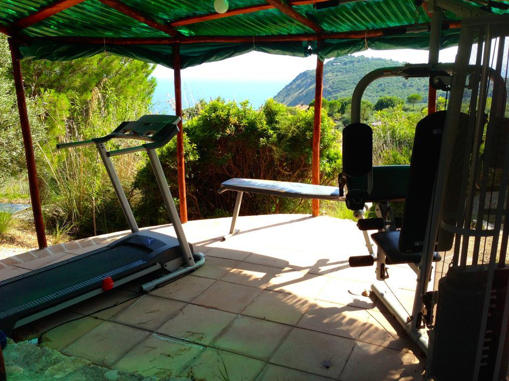 Villa "Ai Galli" แตร์ราชินา ภายนอก รูปภาพ